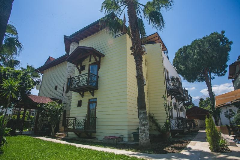 Dinara Garden Kemer Luaran gambar